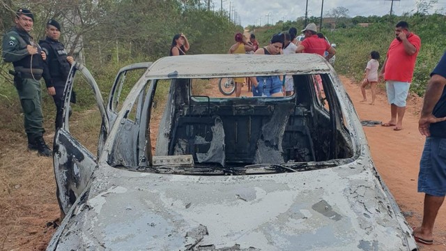 Corpo de homem é encontrado em carro carbonizado na Grande Fortaleza