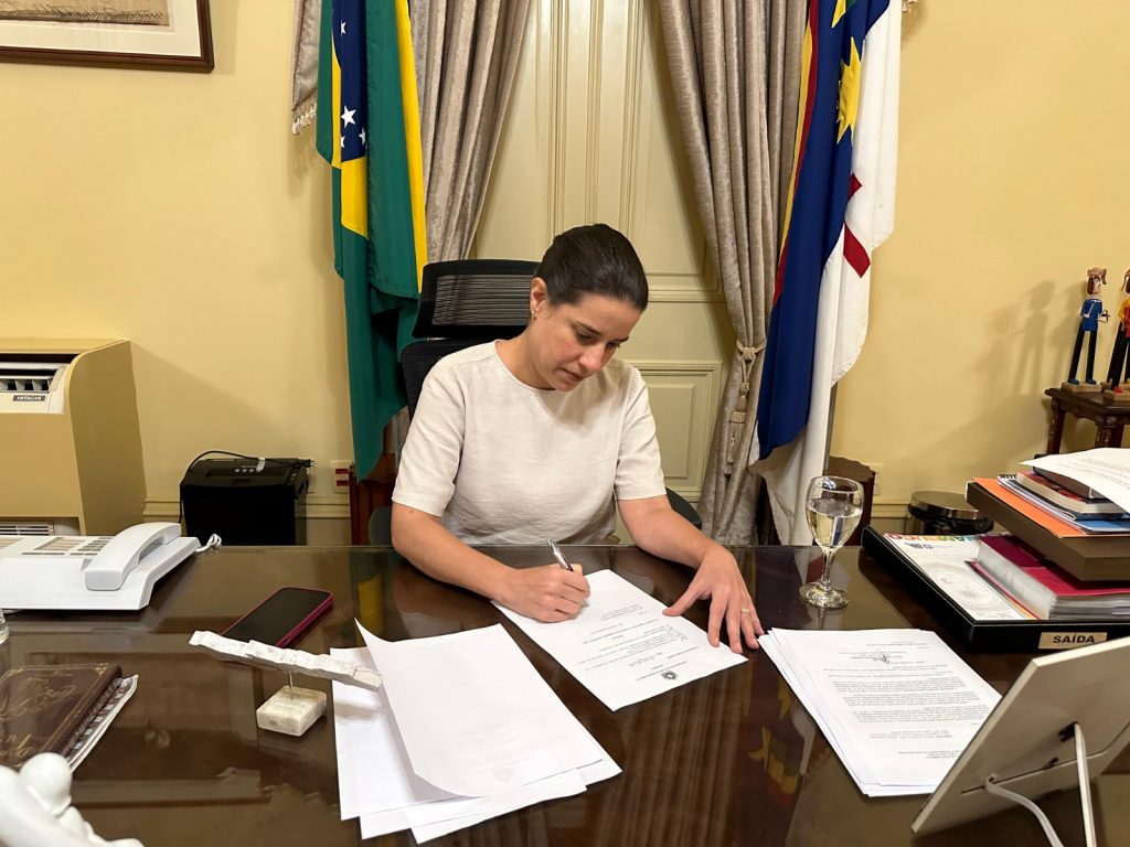 Governadora Raquel Lyra Celebra Dia dos Professores com Anúncio de Pagamento de Bônus de Desempenho Educacional de R$ 164 Milhões