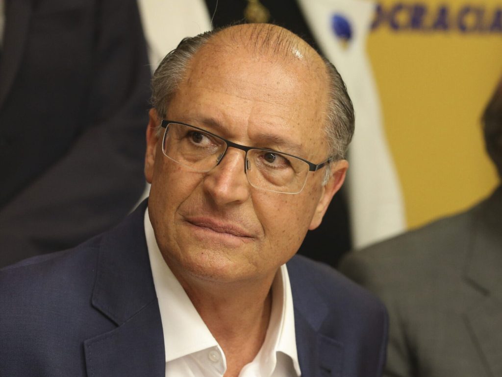 Geraldo Alckmin busca apoio de Arthur Lira para acelerar análise de projeto de reforma no ensino médio