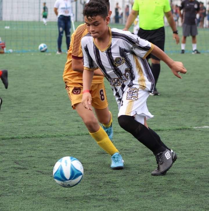 Jovem Talento Paraense: Juninho, aos 15 Anos, Desperta o Interesse de Gigantes Paulistas