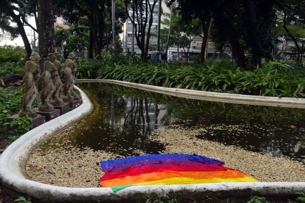 Exposição fotográfica ‘Até Quando?’ denuncia crimes contra pessoas LGBTQIA+ no Brasil