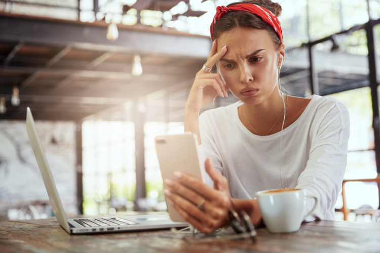 O impacto do excesso de tela na fome: como o uso excessivo de eletrônicos afeta o corpo e a mente