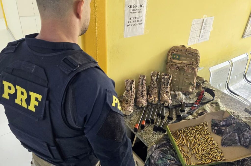 Polícia Rodoviária Federal captura indivíduos fortemente armados saindo do Rio de Janeiro com destino ao Ceará.