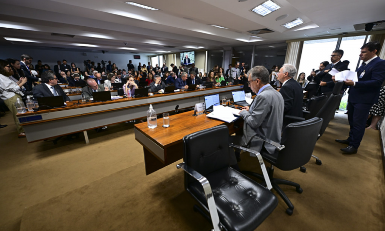 Comissão do Senado começa debate sobre proposta de isenção do Imposto de Renda para salários de até 5 mil