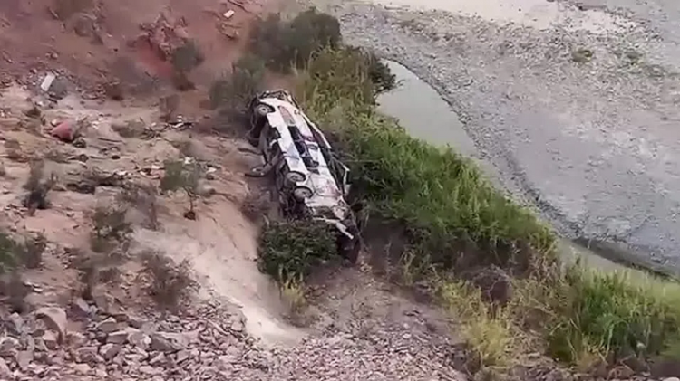 Tragédia no Peru: mais de 30 vidas perdidas em acidente de ônibus