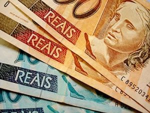 Lula assina decreto elevando salário mínimo para R$ 1.621 em 2026