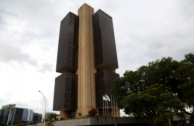 Banco Central Decide Manter Taxa Selic em 15% após Reunião