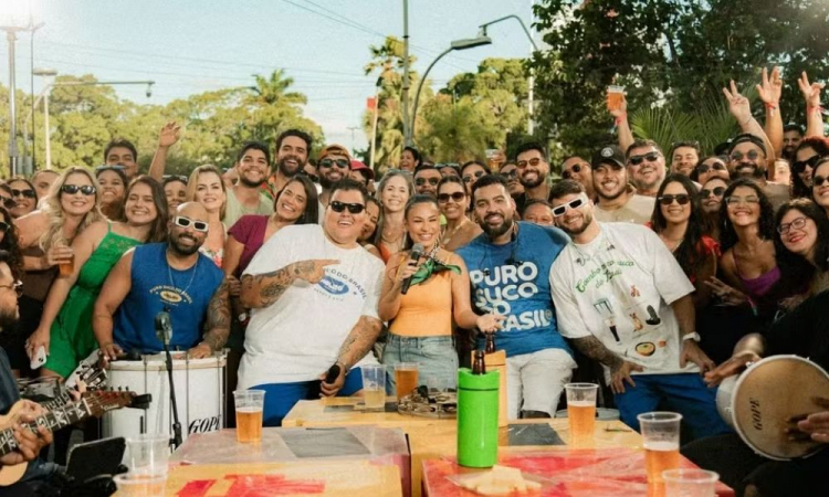‘P do Prazer’ do Coletivo Mais é Mais, se destaca como a música mais reproduzida em plataformas de streaming em 2025.