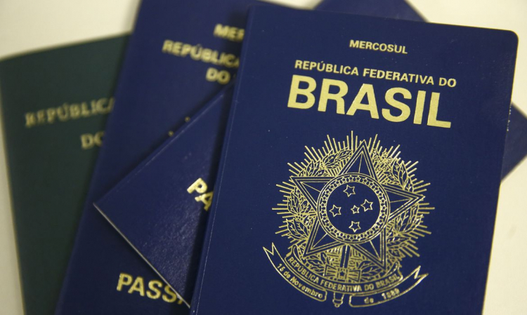 Novas restrições de vistos de imigrante dos EUA afetam Brasil e outros 74 países a partir de agora.