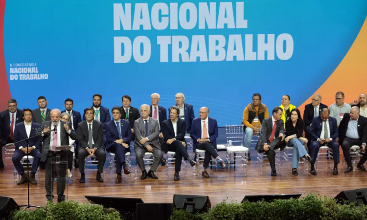 Proposta de Lula busca acabar com jornada 6×1 através de negociação tripartite.