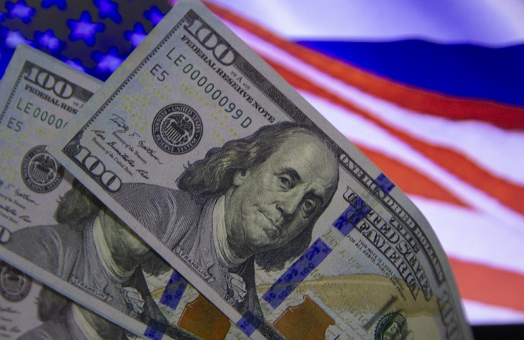 Cotação do dólar encerra em leve desvalorização, cotada a R$ 4,97, o menor índice em dois anos