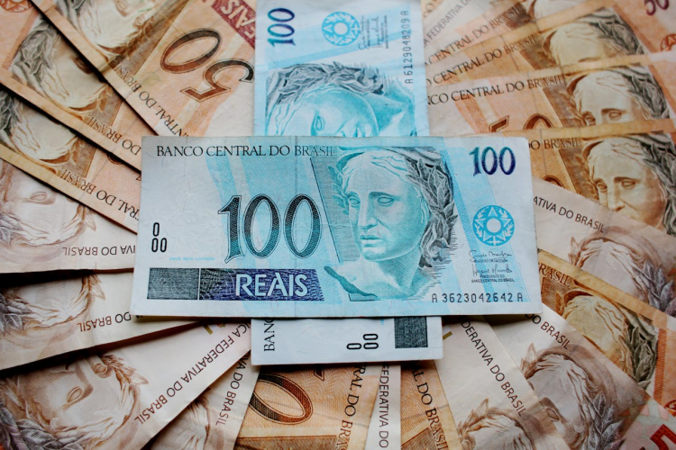 Projeção do governo aponta salário mínimo de R$ 1.717 para 2027