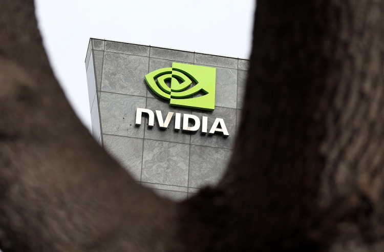 Nvidia alcança receita histórica impulsionada pela explosão da inteligência artificial