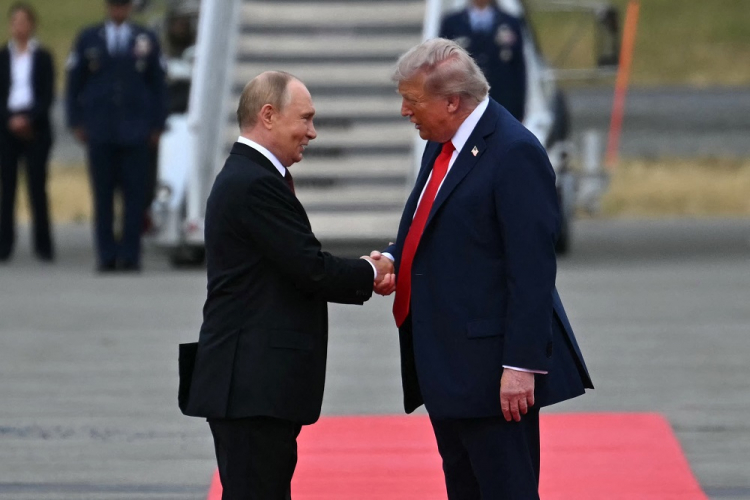 Diálogo telefônico entre Putin e Trump aborda questões do Oriente Médio