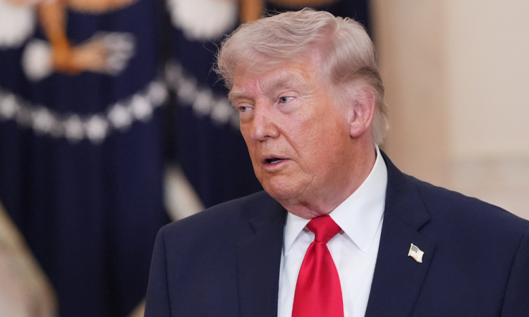 Trump critica situação em Cuba e rejeita aumento de tensões diplomáticas.