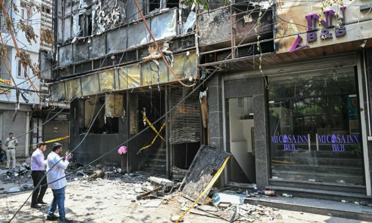 Chamas devastadoras na Índia: 21 vidas perdidas, entre elas 18 de cidadãos estrangeiros