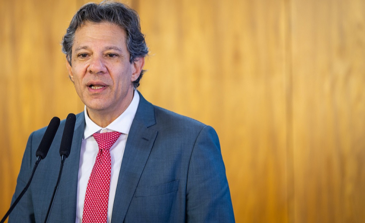 Administração do Lula analisa possibilidade de transporte público gratuito; Haddad revela pesquisa em prol de serviços de qualidade.