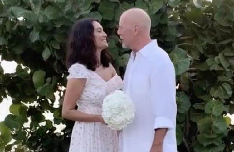 Esposa de Bruce Willis comenta sobre o processo de luto da família após a morte do artista