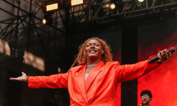 Liniker é confirmado como atração da cerimônia do Grammy Latino de 2025.