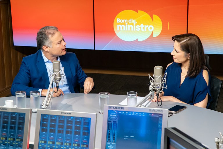 Ministro afirma: autoescola continuará existindo, mas não será mais obrigatória.