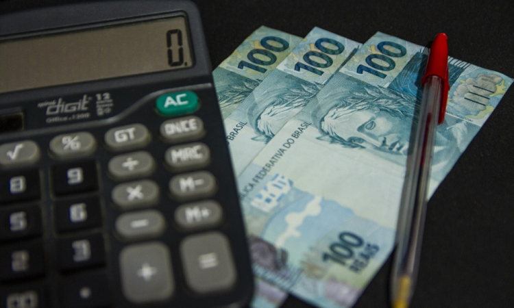 Balanço cambial registra déficit de US$ 12,5 bilhões no ano de 2025, segundo informe do Banco Central.