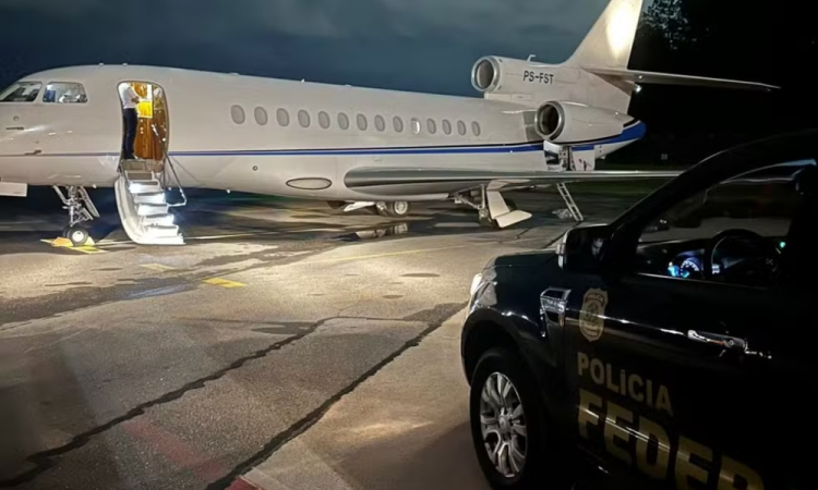 Polícia Federal apreende avião de luxo de Daniel Vorcaro avaliado em R$ 200 milhões em operação.