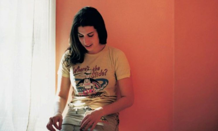 Amigas de Amy Winehouse faturam mais de cinco milhões de reais em leilão não autorizado de objetos pessoais da cantora