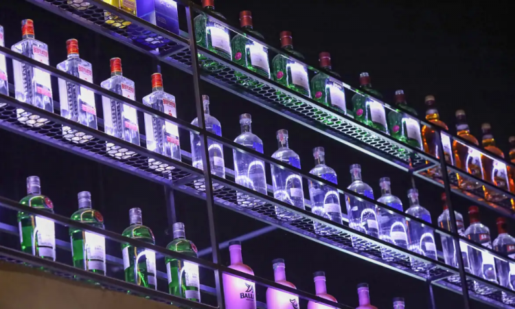Alerta nos estados por presença de metanol em bebidas durante o Carnaval.