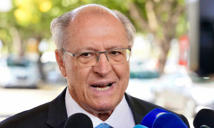 Alckmin anuncia que 26 estados se juntarão à iniciativa de subsídio para diesel estrangeiro