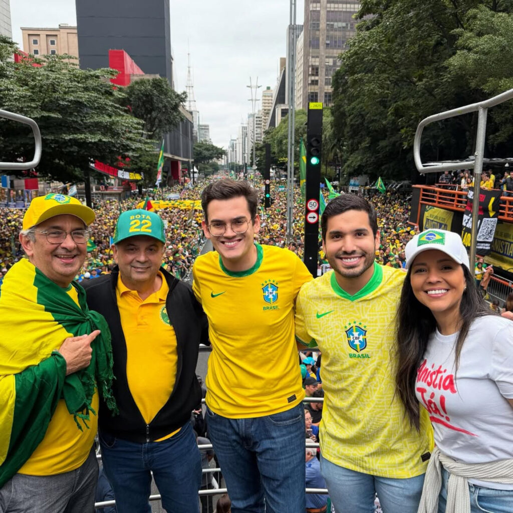 Fatores por trás da rivalidade dentro do PL no Ceará