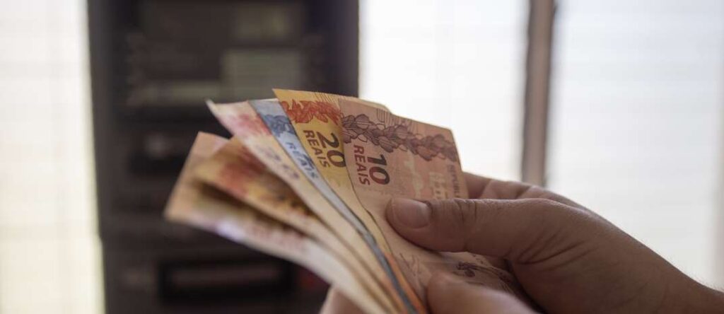 Fortaleza adia pagamento do 13º salário, antecipando primeira parcela para julho