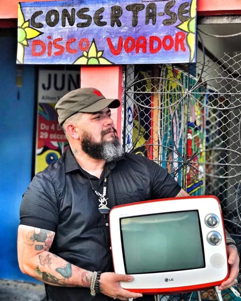 Ailton Santana celebra a identidade pernambucana através de uma arte que atravessa fronteiras