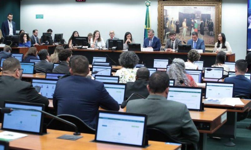 Câmara avança na discussão sobre a redução da maioridade penal com aprovação na CCJ