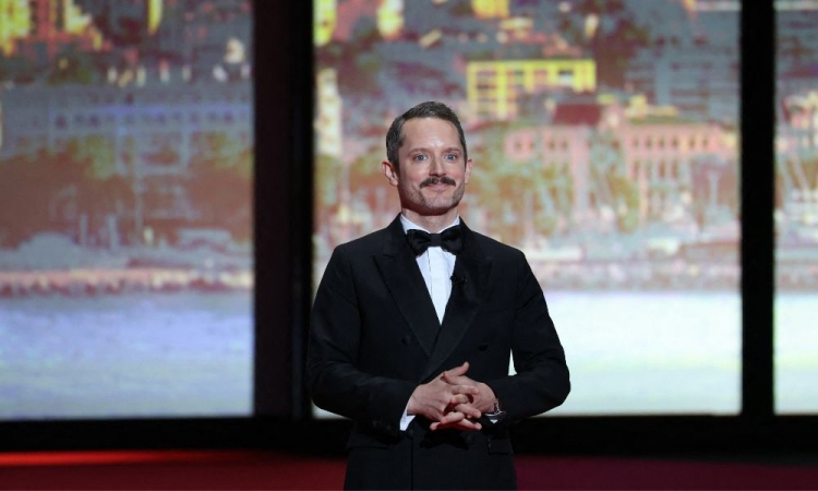 Elijah Wood marca presença na CCXP26 em homenagem aos 25 anos de O Senhor dos Anéis