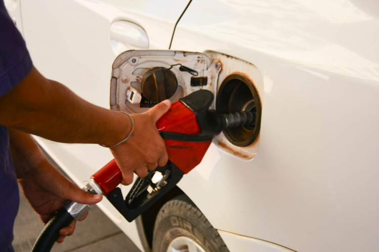 Queda nos preços de combustíveis em maio: diesel, gasolina e etanol mais baratos em São Paulo