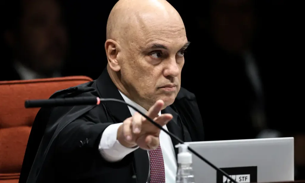Moraes estipula prazo de 48 horas para que PGR se pronuncie sobre armamento de Bolsonaro