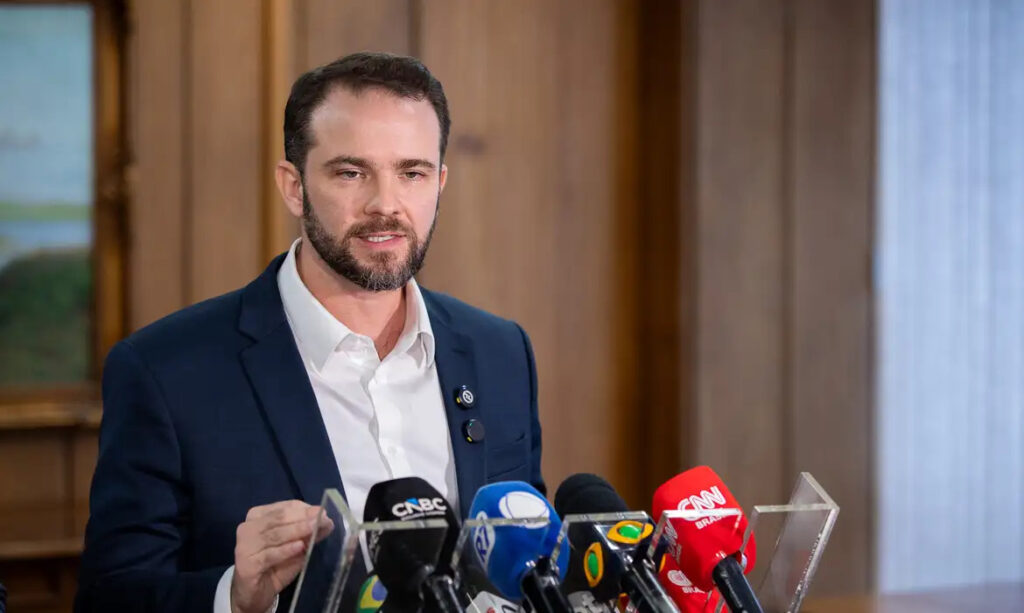 Ministro da Fazenda destaca que cidadãos desejam contribuir, mas enfrentam dificuldades financeiras