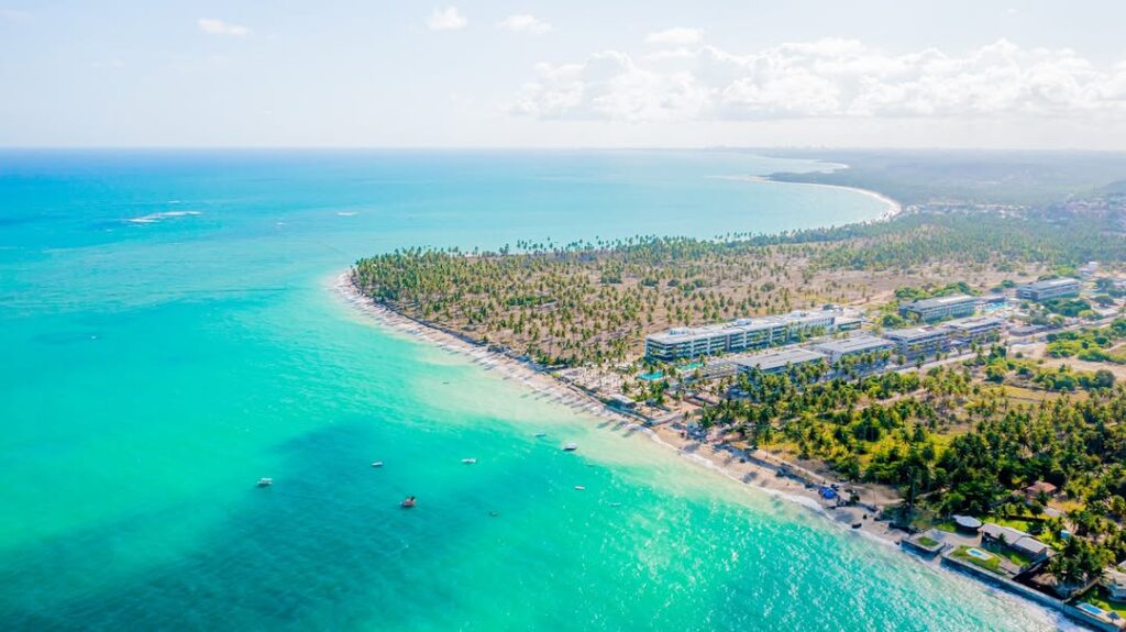 Maceió fora do convencional: Ipioca oferece sossego e mar em diversos tons de verde-esmeralda