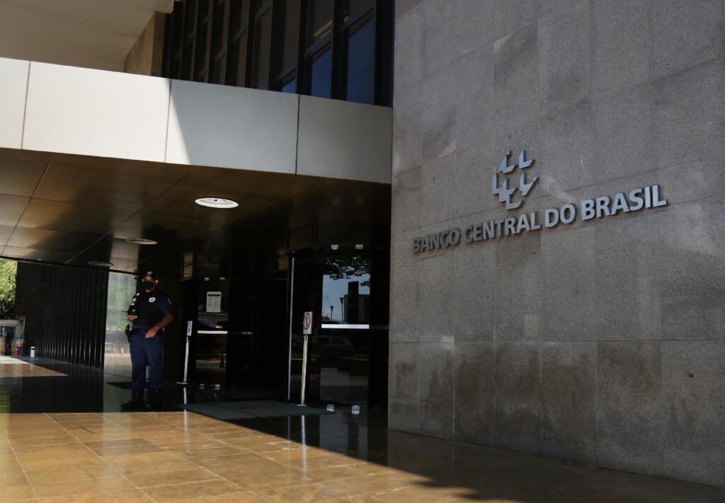 Banco Central prevê crescimento de 2% no PIB brasileiro em 2026