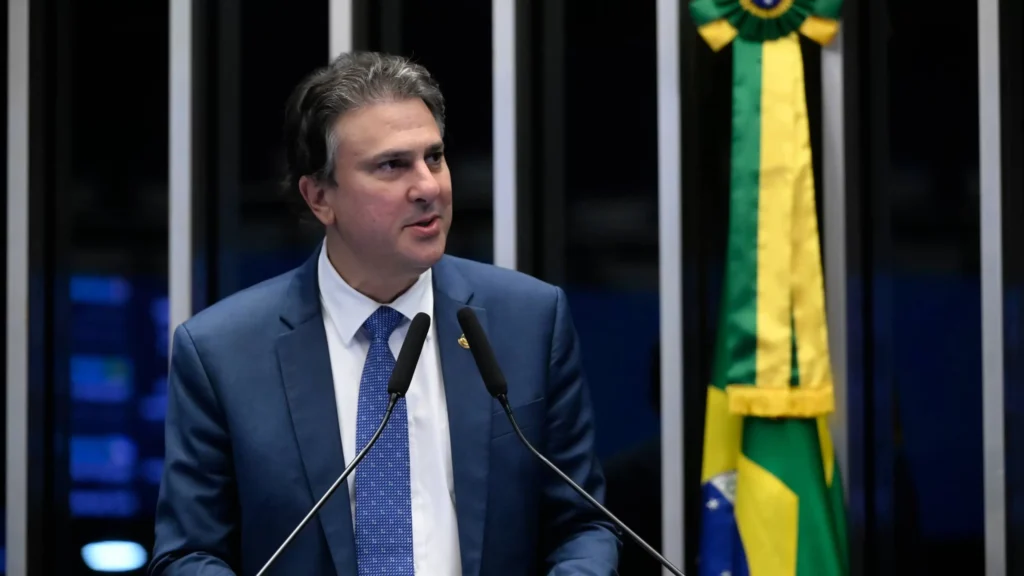 Camilo Santana é eleito novo líder do PT no Senado