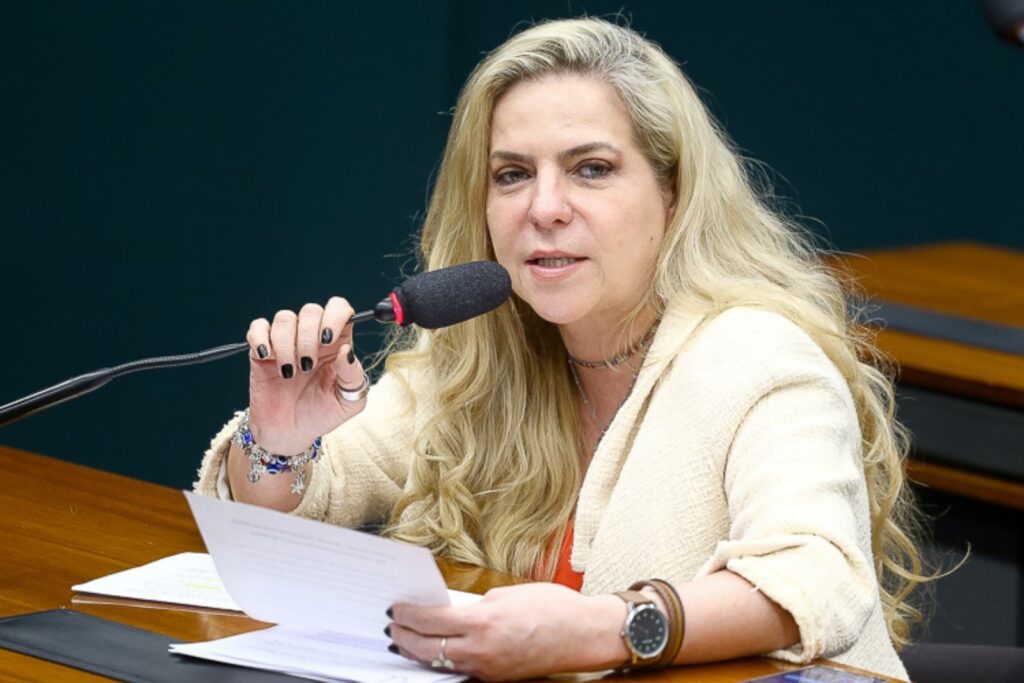 Luizianne Lins afirma que sua mudança de partido foi motivada pela demanda popular e não por uma candidatura nas eleições.