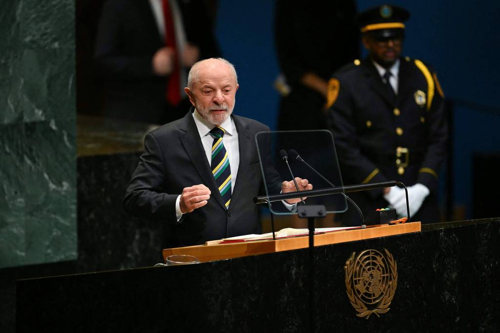Lula sugere que Brasil responda a tarifas americanas por meio da Lei de Reciprocidade